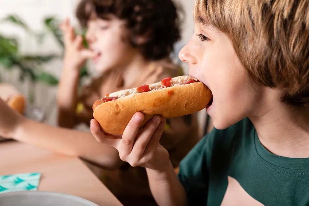 kids eating mcdonalds hot dog