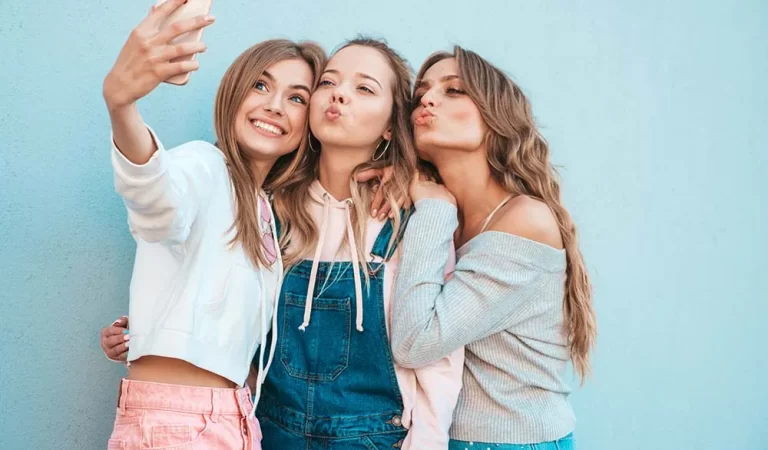 Tips and Tricks for Taking Awesome Teen Selfies
